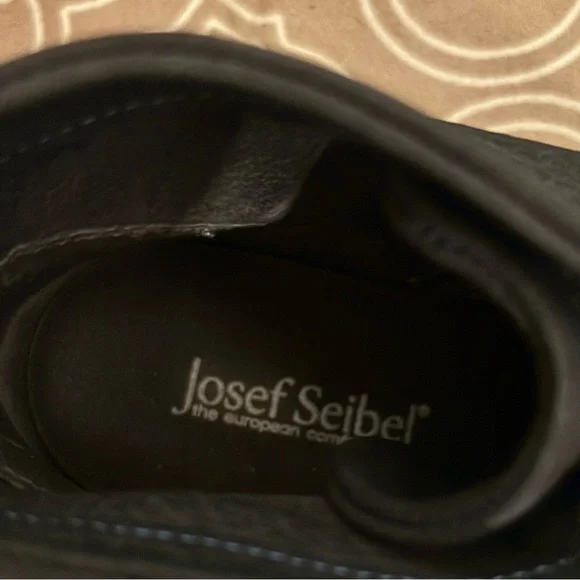 Josef Seibel Blue Leather Chukka Boots with Tan Laces - Picture 2 of 3